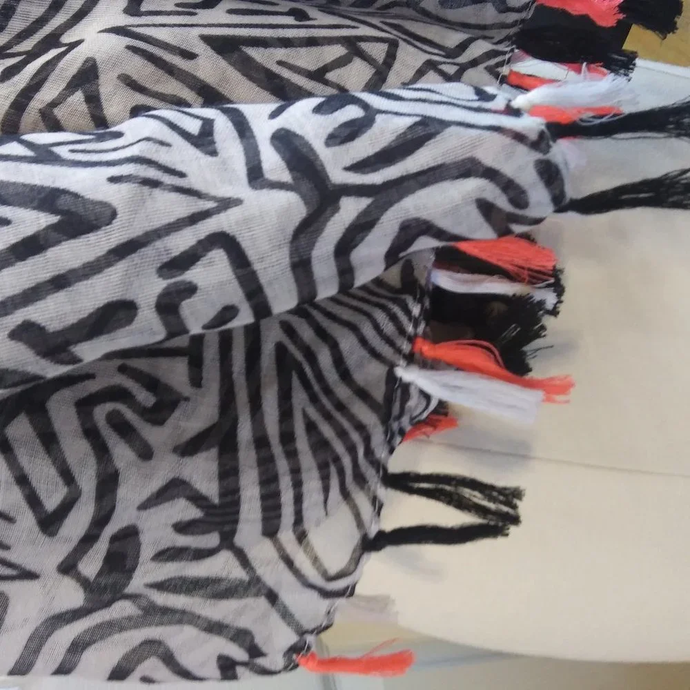 Abstract Black and White Oversized Scarf | New - Picture 2 of 6